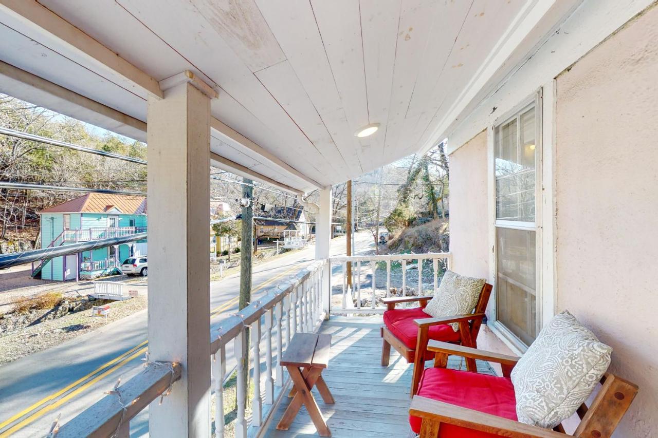 شقة The Pink House On Main - Upper يوريكا سبرينغز المظهر الخارجي الصورة